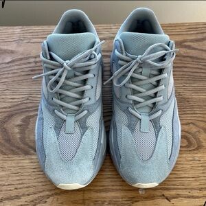 Yeezy 700 intertia size 11.5